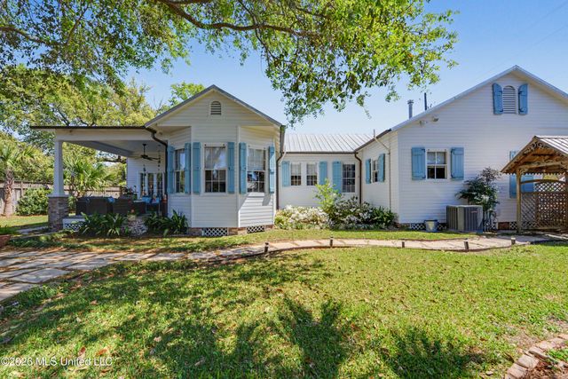405 Carroll Avenue, Bay Saint Louis, MS 39520