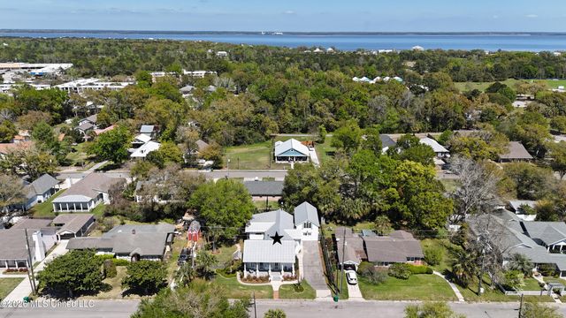 405 Carroll Avenue, Bay Saint Louis, MS 39520