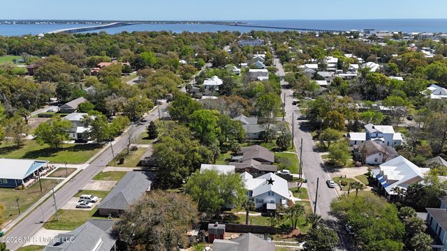 405 Carroll Avenue, Bay Saint Louis, MS 39520