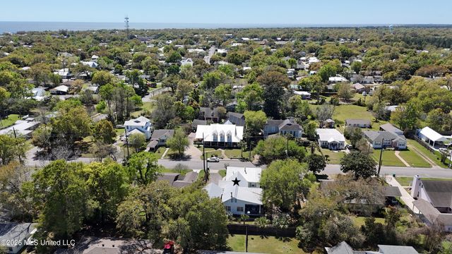 405 Carroll Avenue, Bay Saint Louis, MS 39520