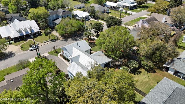 405 Carroll Avenue, Bay Saint Louis, MS 39520