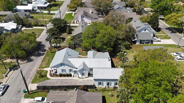 405 Carroll Avenue, Bay Saint Louis, MS 39520