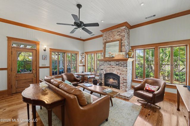 405 Carroll Avenue, Bay Saint Louis, MS 39520