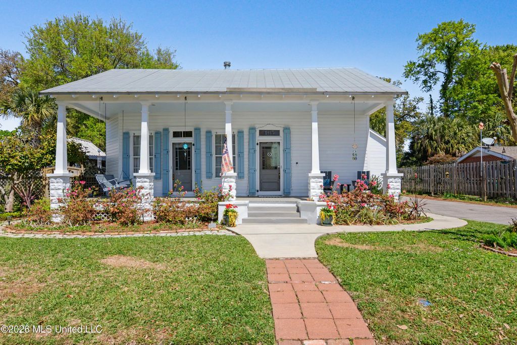 405 Carroll Avenue, Bay Saint Louis, MS 39520