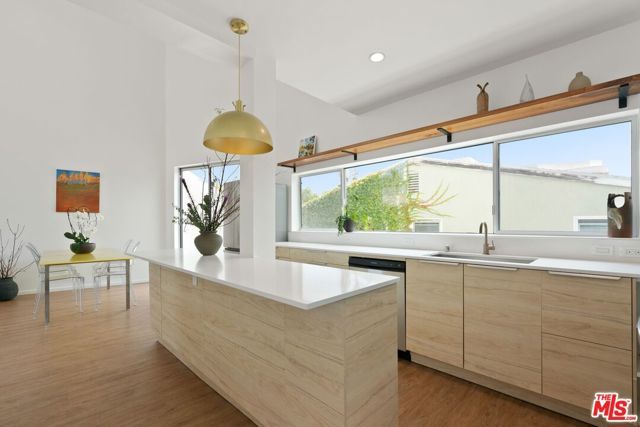 1244 14th Street E, Santa Monica, CA 90404