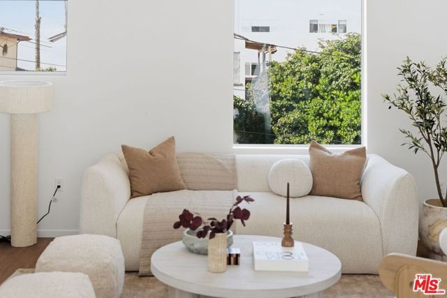 1244 14th Street E, Santa Monica, CA 90404