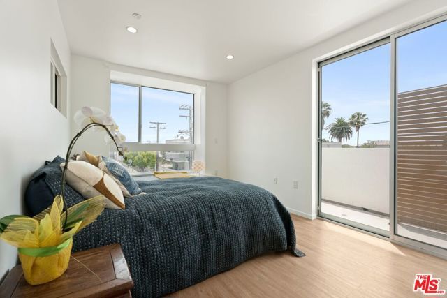 1244 14th Street E, Santa Monica, CA 90404