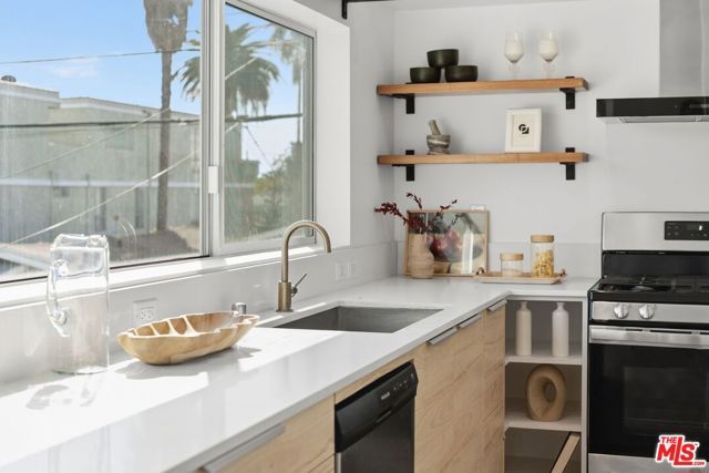 1244 14th Street E, Santa Monica, CA 90404