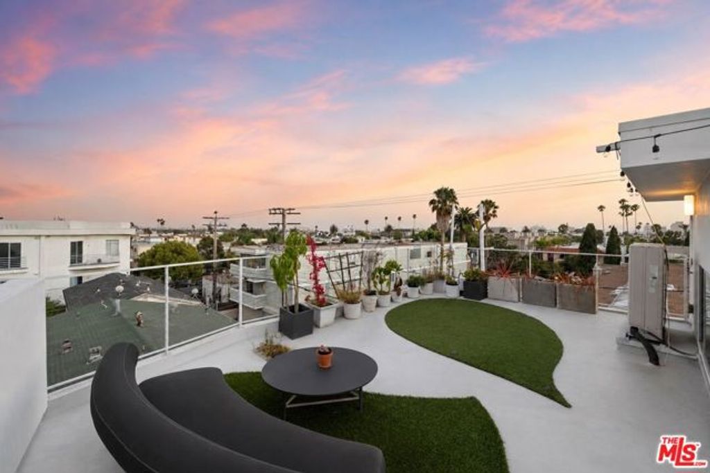 1244 14th Street E, Santa Monica, CA 90404