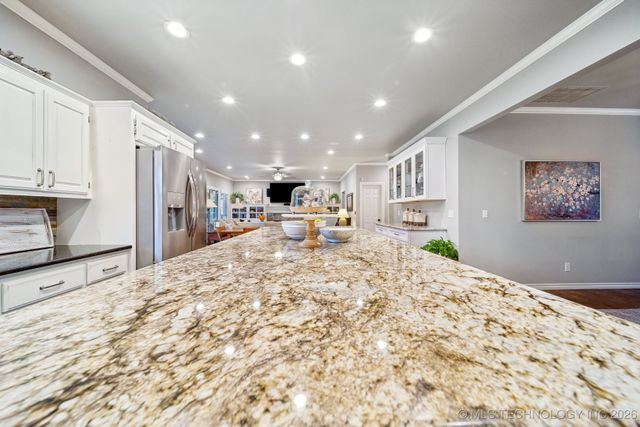 6904 E Galveston Street, Broken Arrow, OK 74014