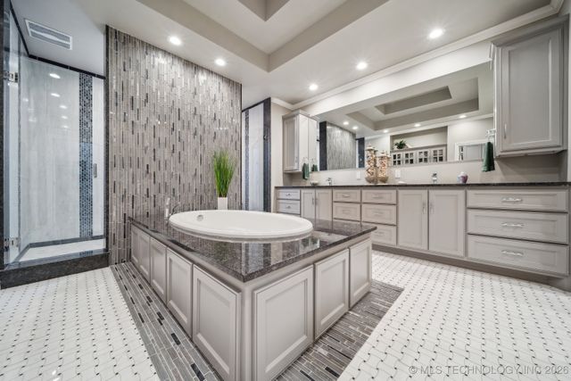 6904 E Galveston Street, Broken Arrow, OK 74014