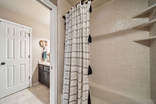 6904 E Galveston Street, Broken Arrow, OK 74014