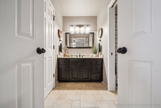 6904 E Galveston Street, Broken Arrow, OK 74014