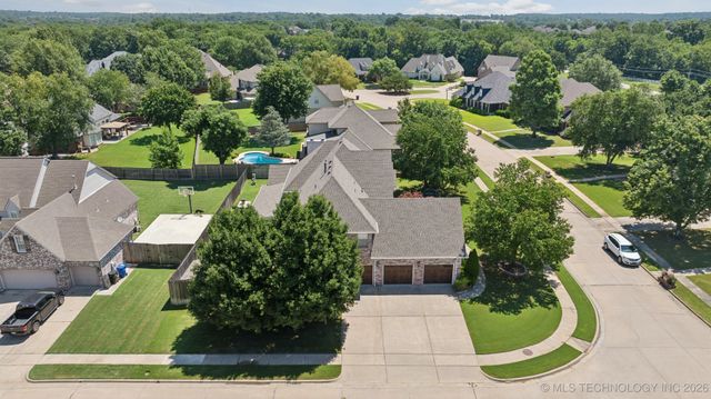 6904 E Galveston Street, Broken Arrow, OK 74014