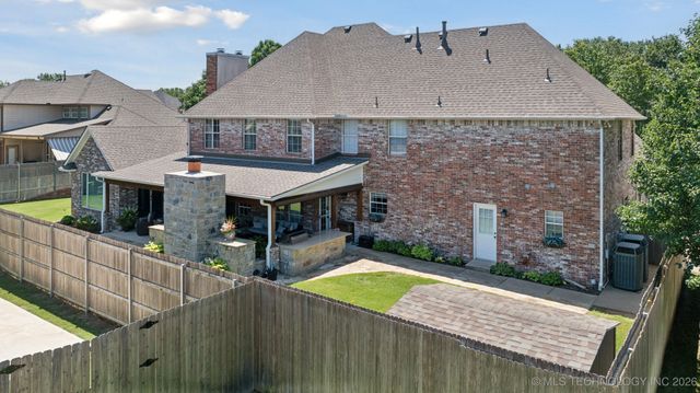 6904 E Galveston Street, Broken Arrow, OK 74014