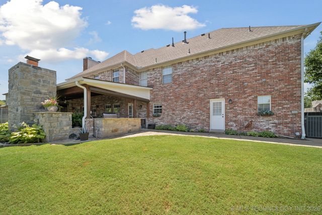 6904 E Galveston Street, Broken Arrow, OK 74014