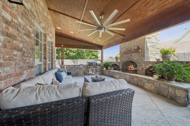 6904 E Galveston Street, Broken Arrow, OK 74014