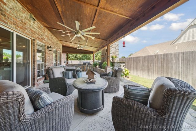 6904 E Galveston Street, Broken Arrow, OK 74014