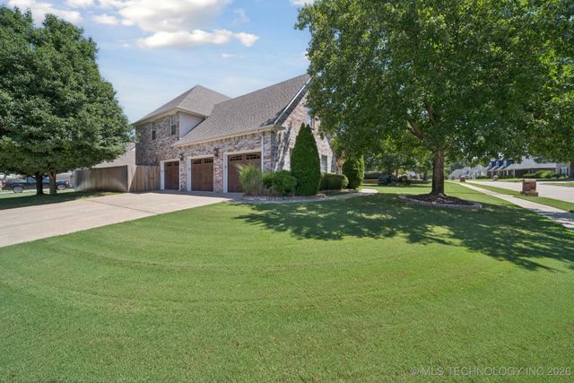 6904 E Galveston Street, Broken Arrow, OK 74014