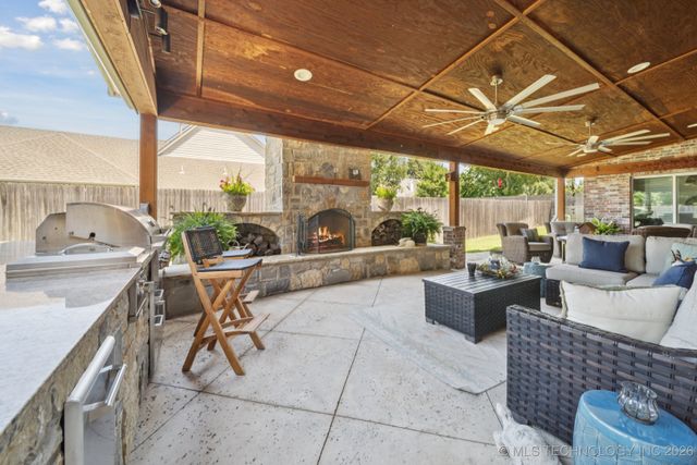 6904 E Galveston Street, Broken Arrow, OK 74014