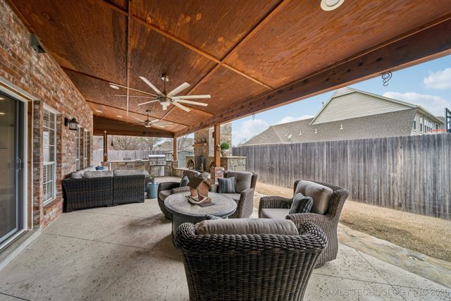 6904 E Galveston Street, Broken Arrow, OK 74014