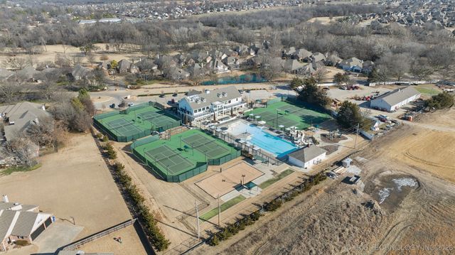 6904 E Galveston Street, Broken Arrow, OK 74014