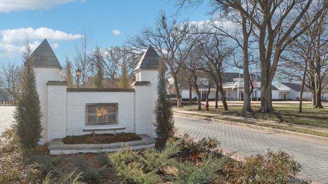 6904 E Galveston Street, Broken Arrow, OK 74014