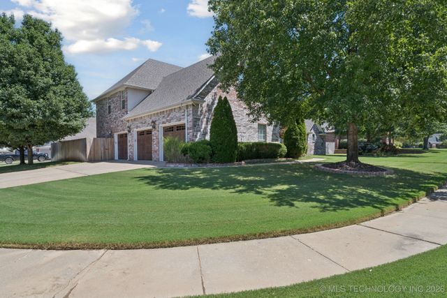 6904 E Galveston Street, Broken Arrow, OK 74014