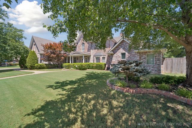 6904 E Galveston Street, Broken Arrow, OK 74014