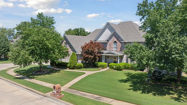 6904 E Galveston Street, Broken Arrow, OK 74014