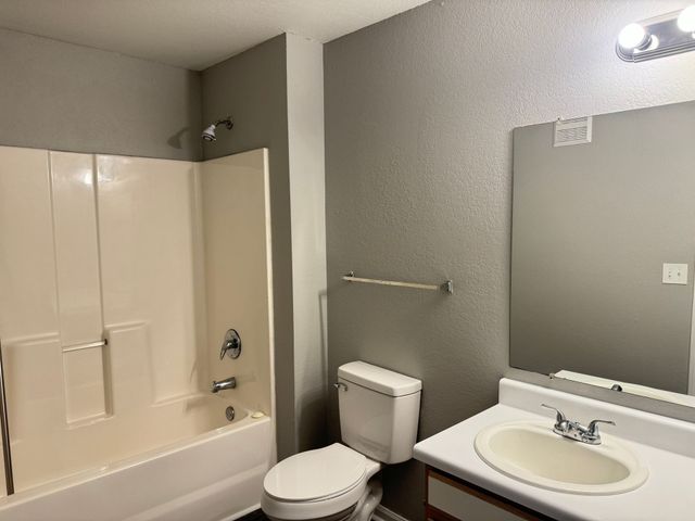 2113 Ringgold Ct Apt 306, Clarksville, TN 37042
