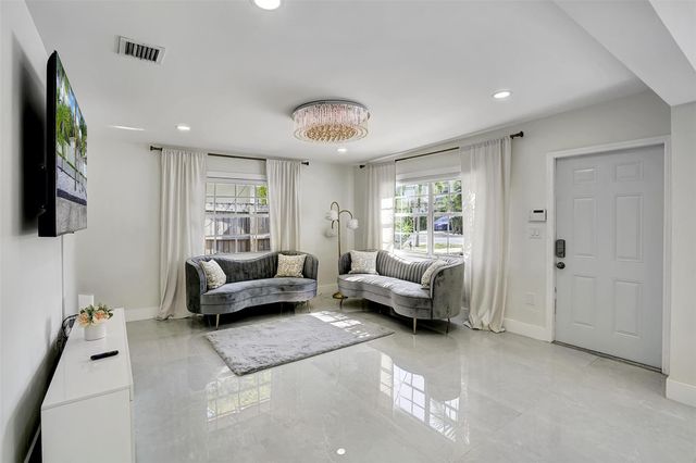 1129 NE 2nd Ave, Fort Lauderdale, FL 33304