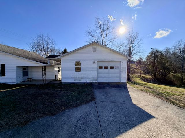 553 Mc Guire Avenue, Beattyville, KY 41311