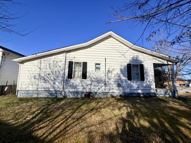 553 Mc Guire Avenue, Beattyville, KY 41311