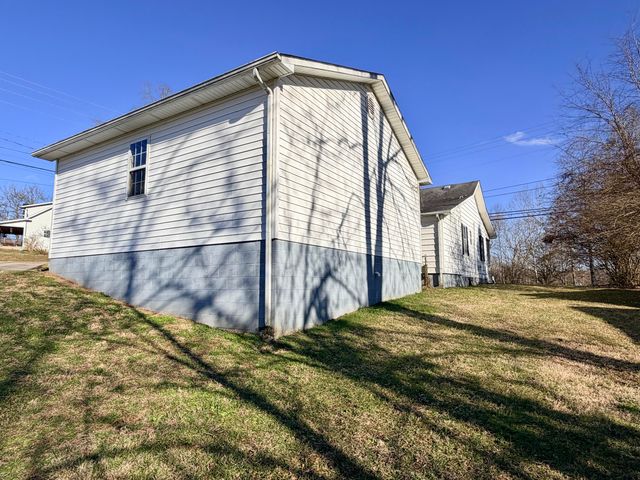 553 Mc Guire Avenue, Beattyville, KY 41311
