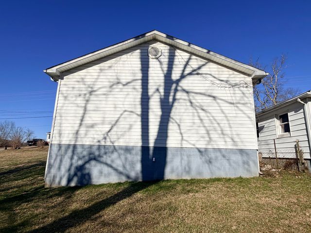 553 Mc Guire Avenue, Beattyville, KY 41311