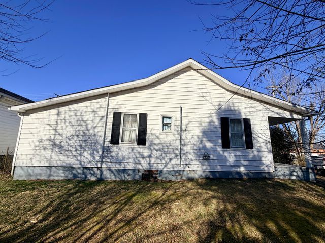 553 Mc Guire Avenue, Beattyville, KY 41311