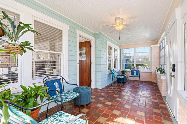 210 15TH AVENUE N, St Petersburg, FL 33704