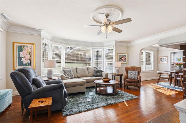 210 15TH AVENUE N, St Petersburg, FL 33704