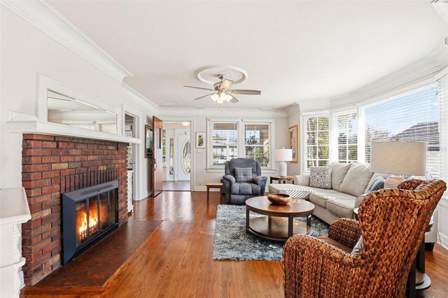 210 15TH AVENUE N, St Petersburg, FL 33704