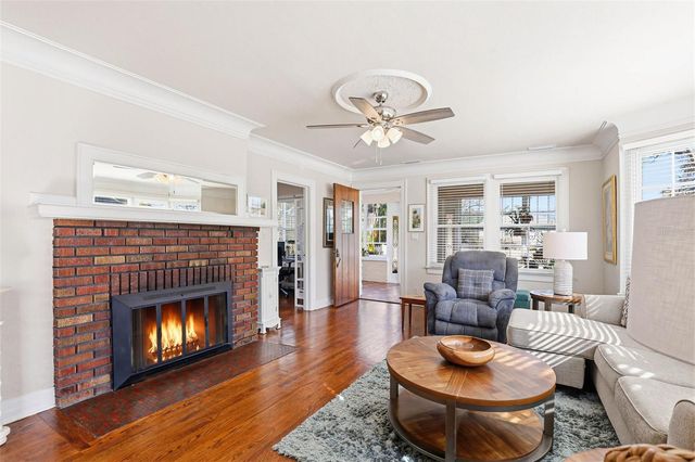 210 15TH AVENUE N, St Petersburg, FL 33704