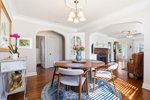 210 15TH AVENUE N, St Petersburg, FL 33704