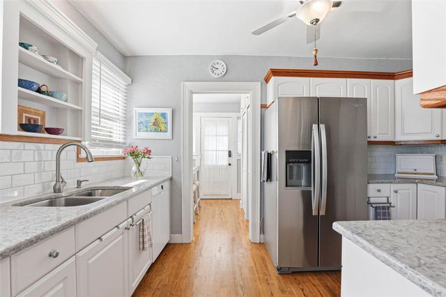 210 15TH AVENUE N, St Petersburg, FL 33704