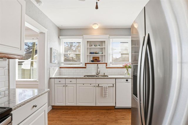 210 15TH AVENUE N, St Petersburg, FL 33704