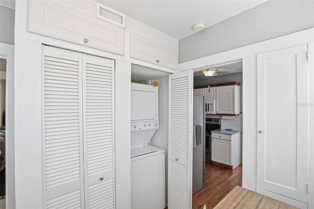 210 15TH AVENUE N, St Petersburg, FL 33704