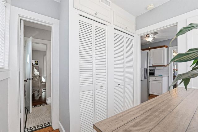 210 15TH AVENUE N, St Petersburg, FL 33704