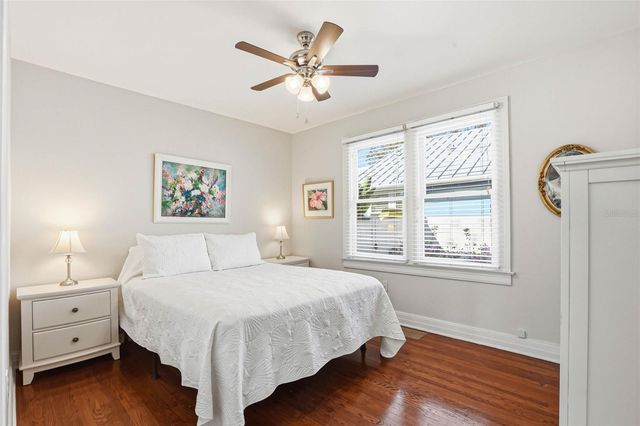 210 15TH AVENUE N, St Petersburg, FL 33704