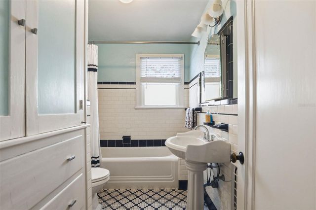 210 15TH AVENUE N, St Petersburg, FL 33704