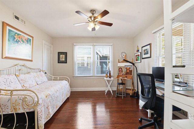 210 15TH AVENUE N, St Petersburg, FL 33704