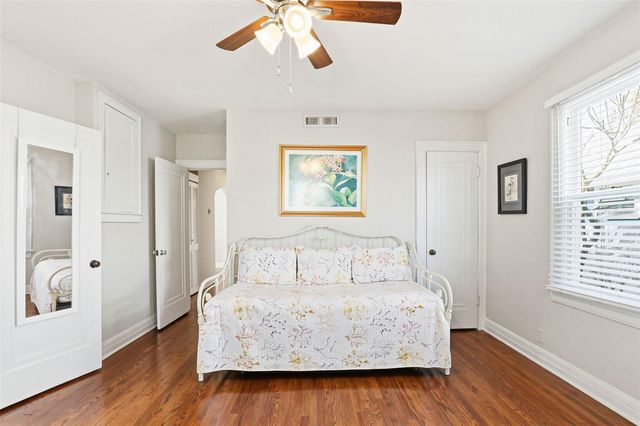 210 15TH AVENUE N, St Petersburg, FL 33704